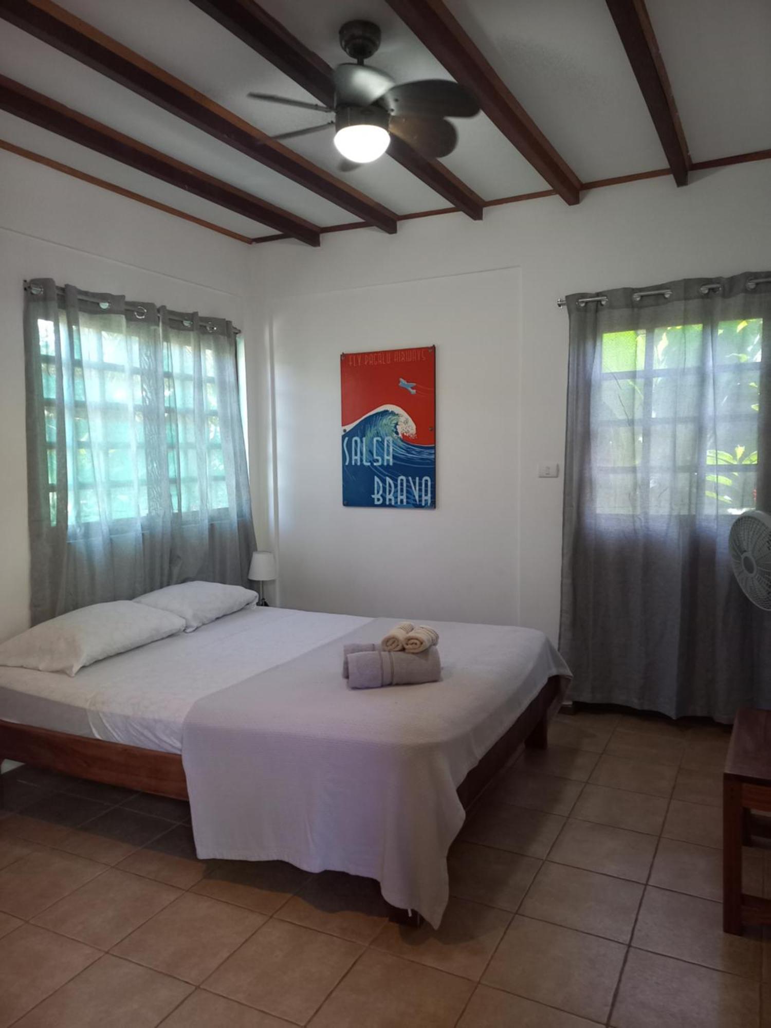 Pagalu Hostel Puerto Viejo de Talamanca Buitenkant foto