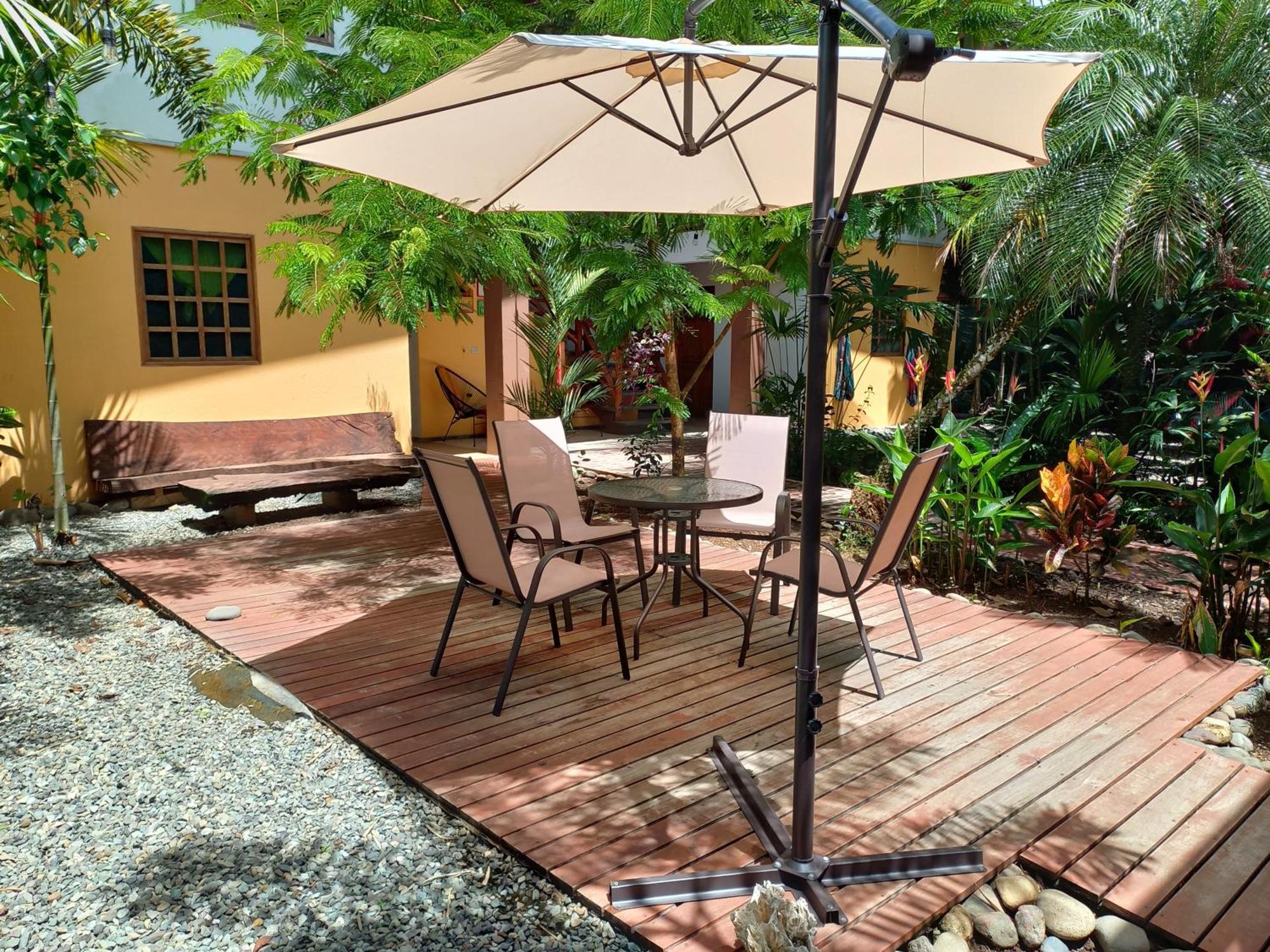 Pagalu Hostel Puerto Viejo de Talamanca Buitenkant foto